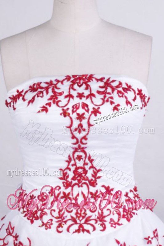 White Tulle Quinceanera Party Dress Decorated with Red Embroideries